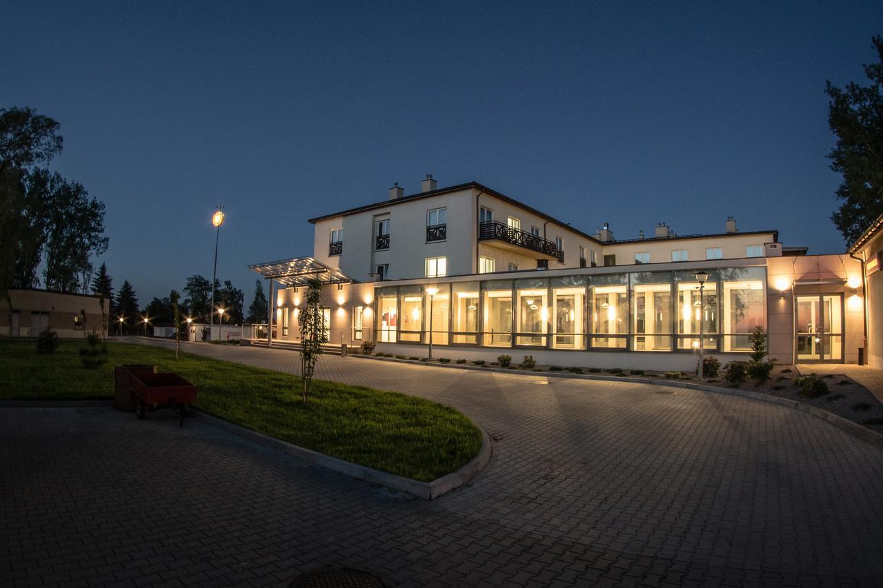 Hotel Radocza Park Business Exterior photo